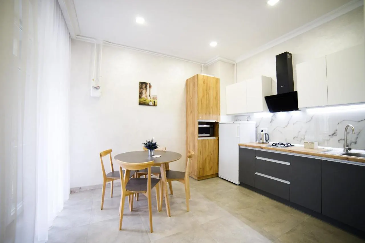 Lux Apartments Львов 0*,